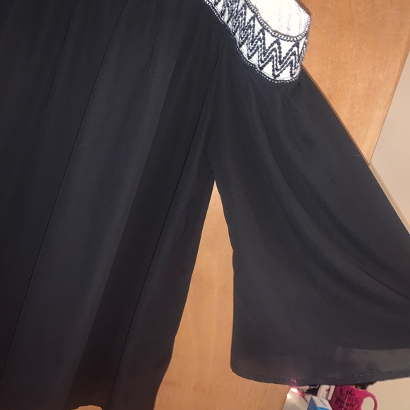 Maurices off the shoulder blouse. Size large - Picture 2 of 2